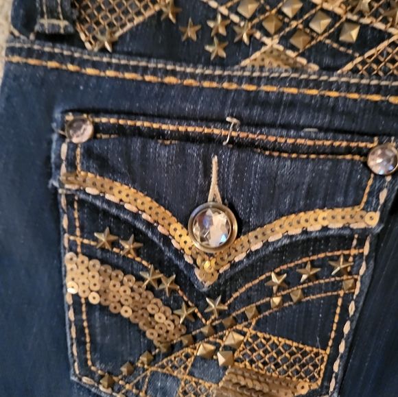 Rue21 Denim - Beautiful Rue 21 Premier Slimboot Jeans With Gold Design, Size 0R.